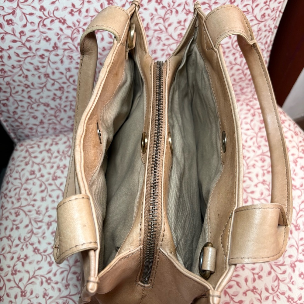 Elegant Tan Woven Leather Tote Bag - Picture 4 of 5